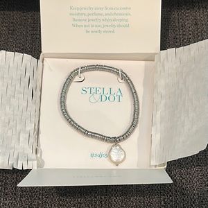Disc Bead Stretch Bracelet w/ Coin Pearl; NWT Stella and Dot. Includes box.